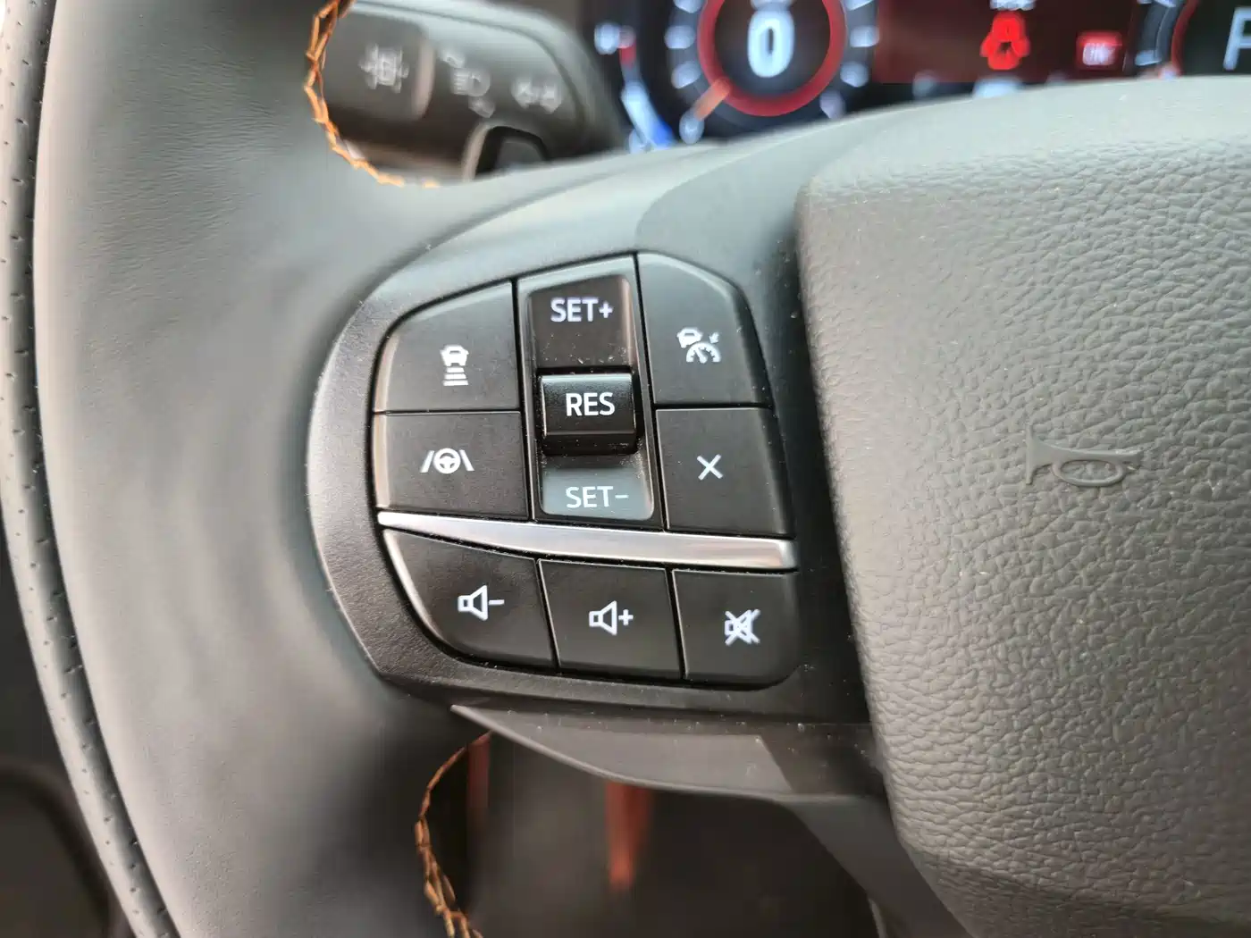 Фото 8 - Ford Explorer