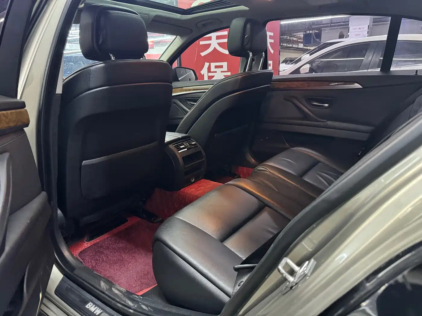 BMW 5 Series 2011 528Li Leading фото 5
