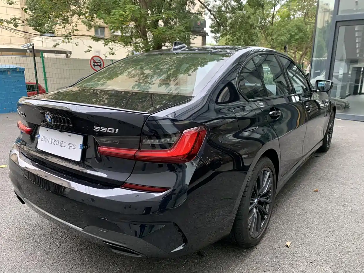 BMW 3 Series 2022 330i M Sport Shadow Edition фото 5