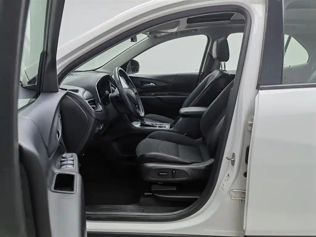Chevrolet Equinox 2018 535T Automatic Galloping Edition фото 10