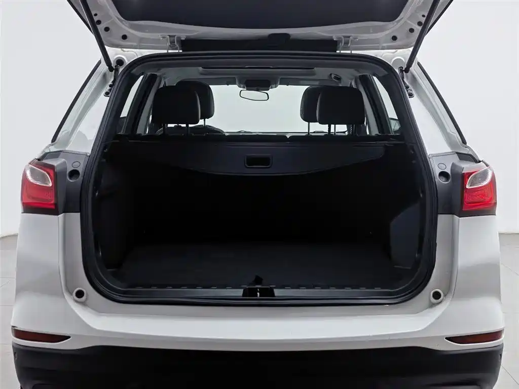 Chevrolet Equinox 2018 535T Automatic Galloping Edition фото 16
