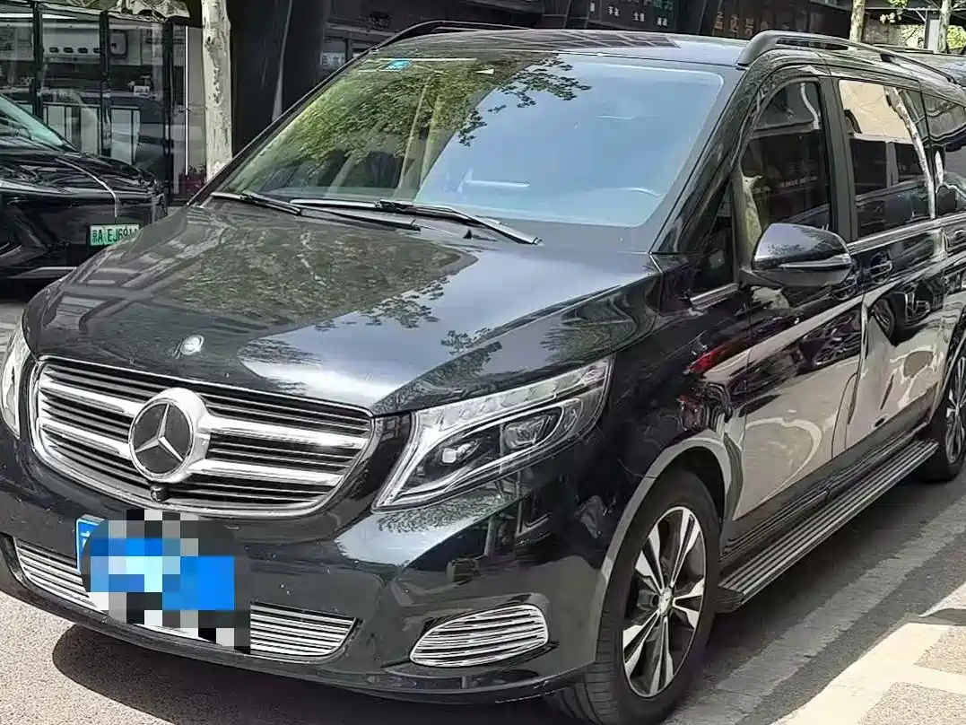 Mercedes-Benz V-Class 2017 Model V 260 L Premium Extended Edition фото 10