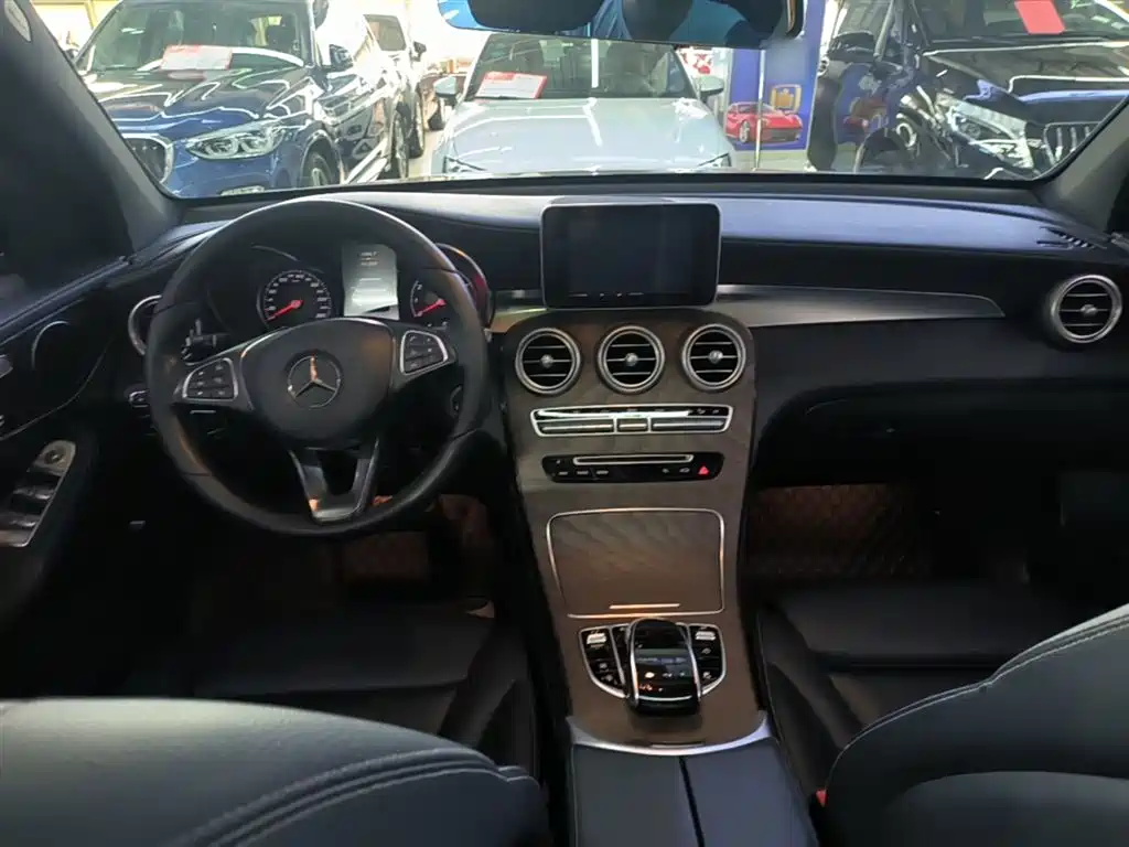 Mercedes-Benz GLC 2018 Facelift GLC 300 4MATIC Dynamic фото 10