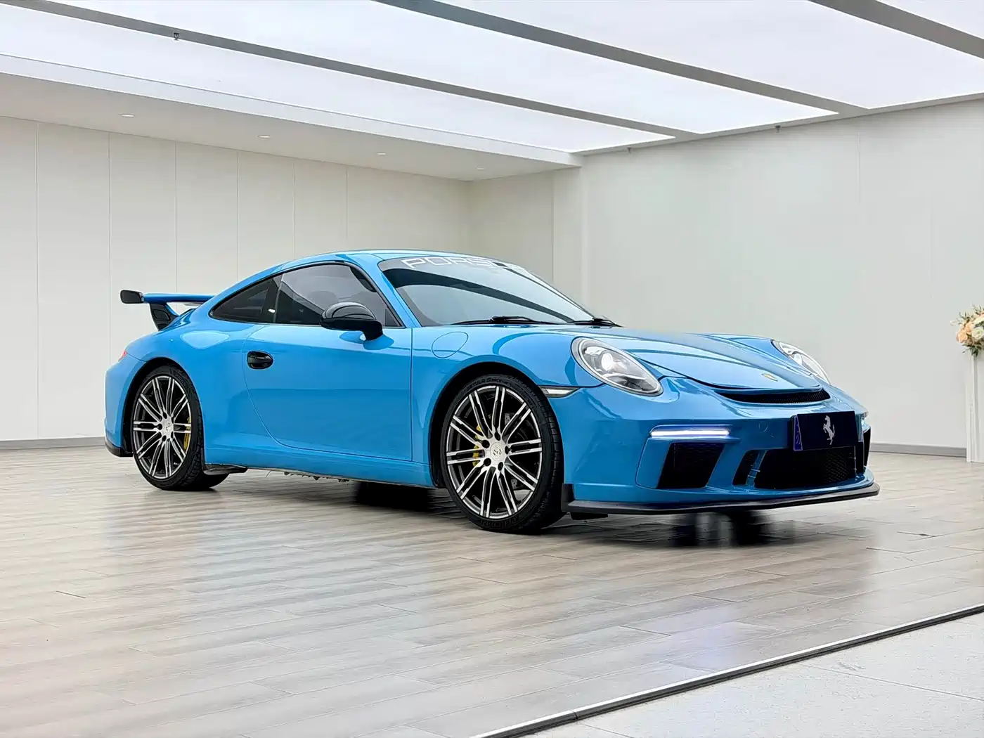 Photo 3 - Porsche 911