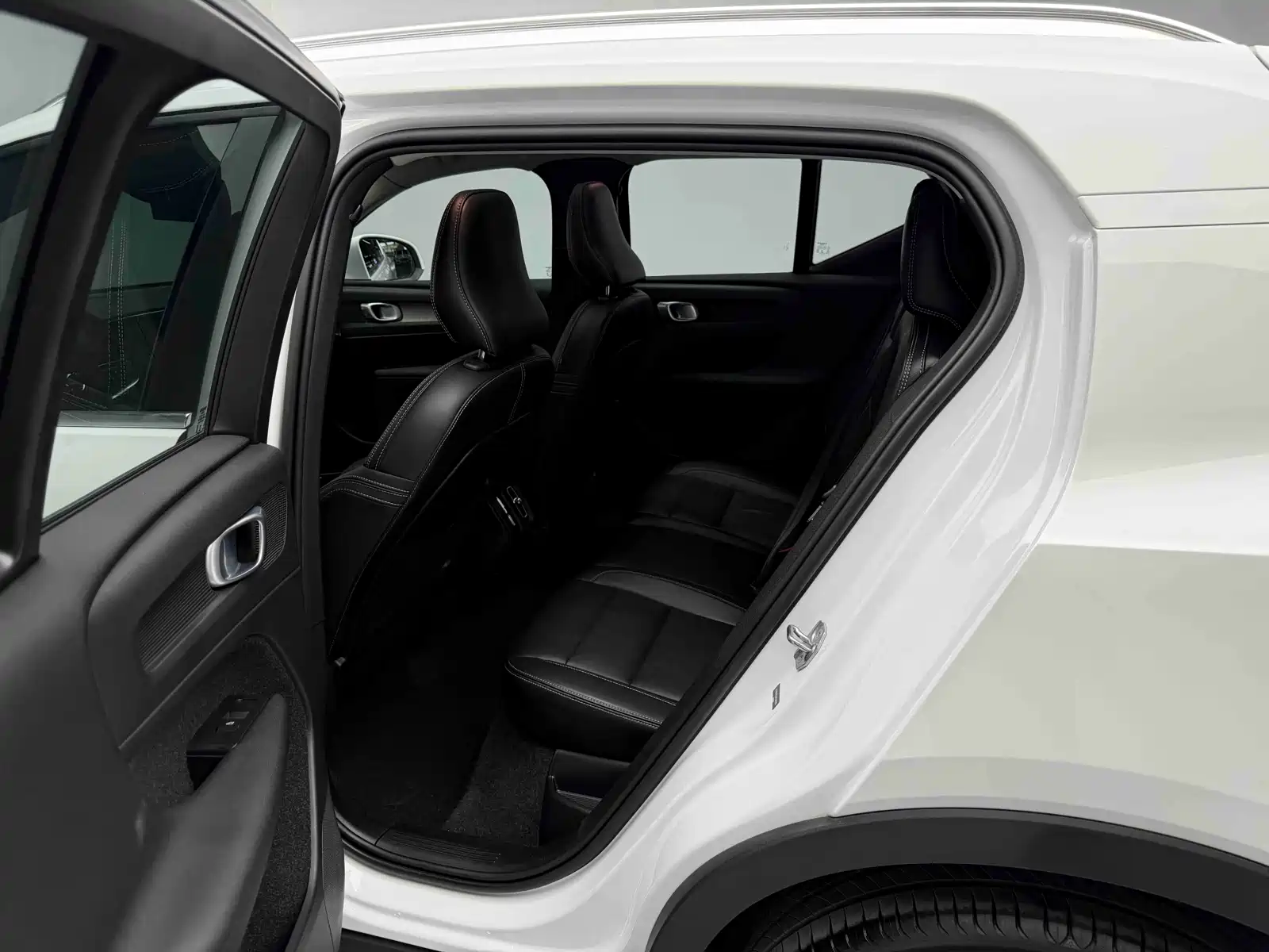 Фото 18 - Volvo XC40