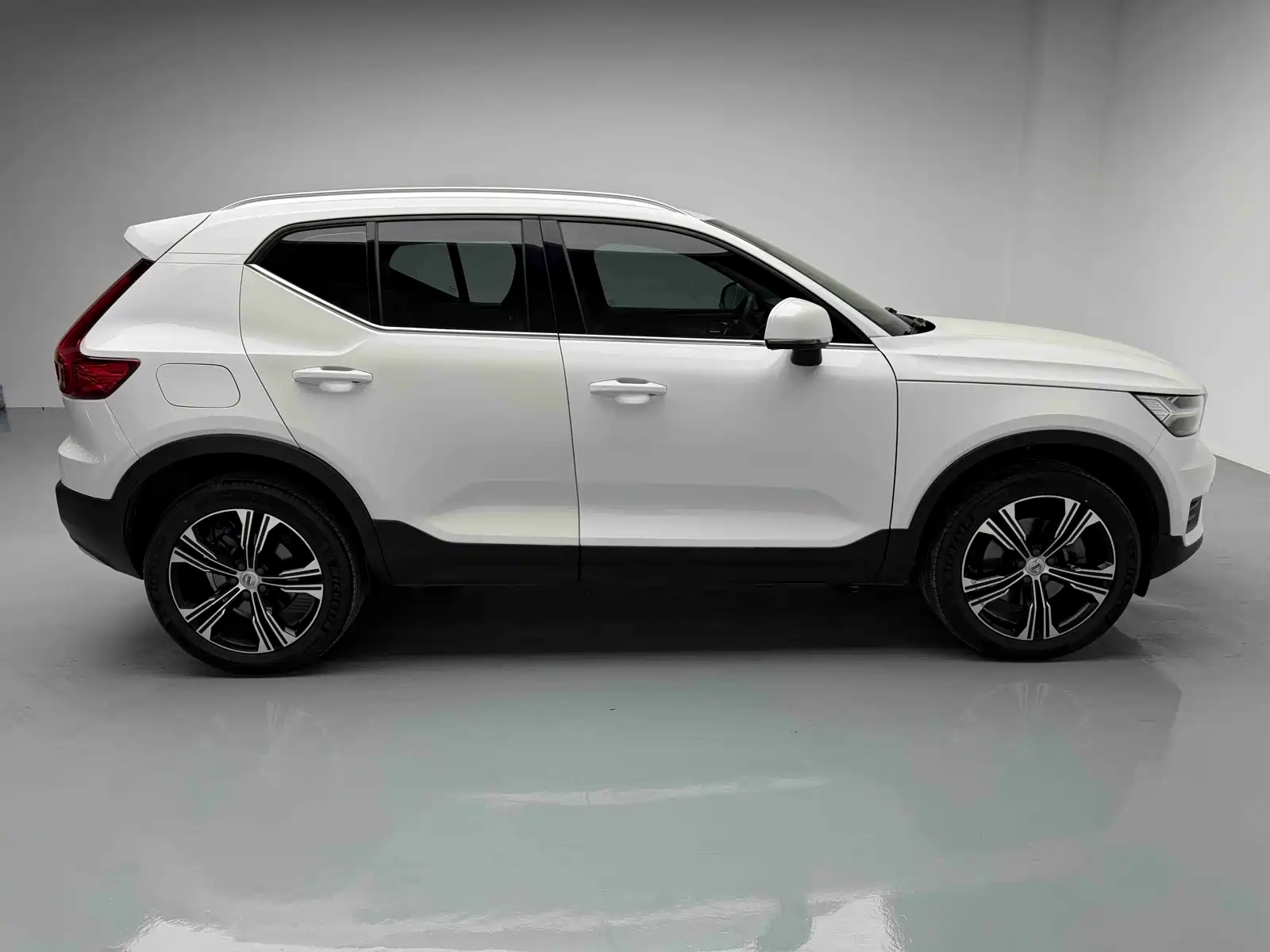 Фото 20 - Volvo XC40