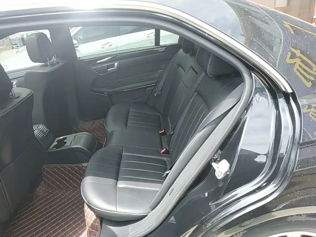 صورة 17 - Mercedes-Benz E-Class