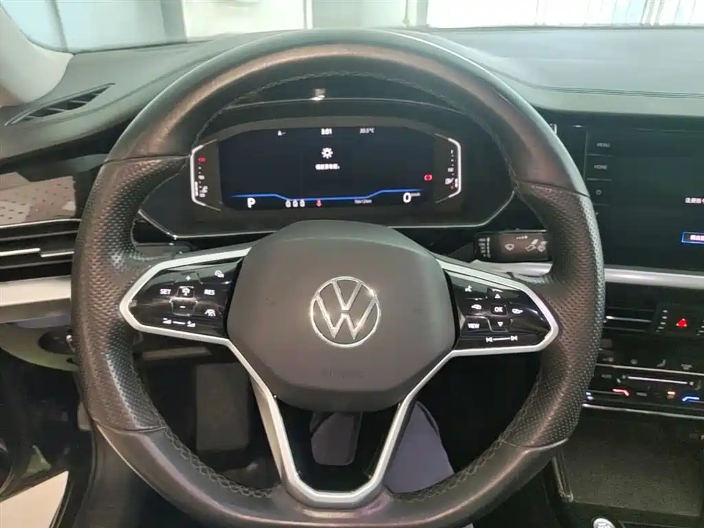 Volkswagen Passat 2022 330TSI Starlight Luxury Edition фото 11