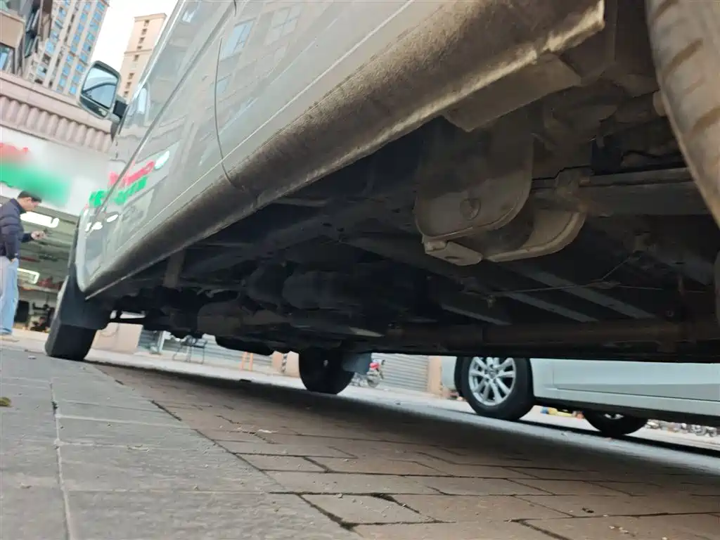 SAIC Maxus Xintu V80 2023 2.0T AMT Classic Aoyun Long Wheelbase Medium Roof 6/7/8/9 Seats фото 18
