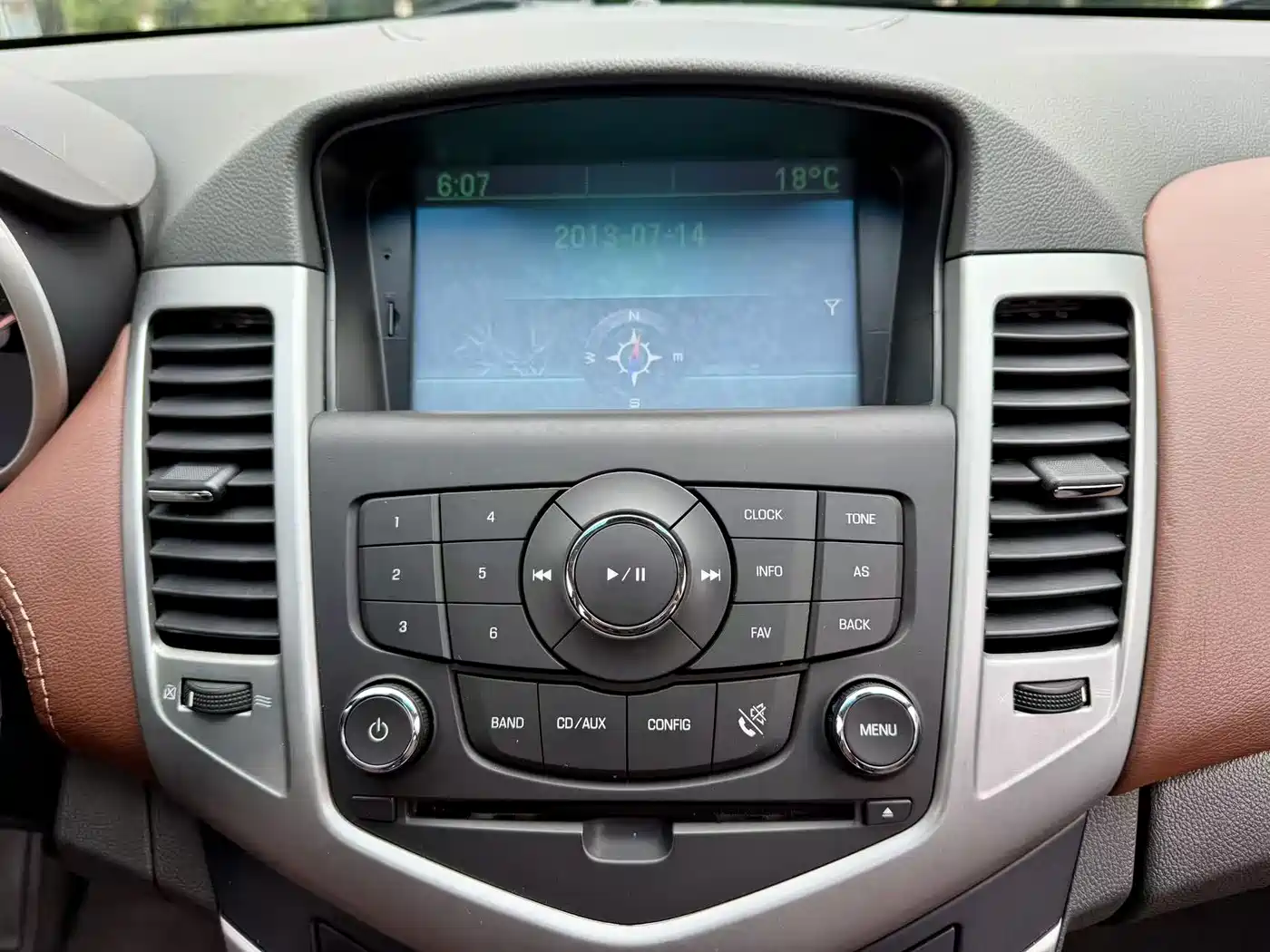 Chevrolet Cruze 2013 Model 1.8L SE AT фото 14