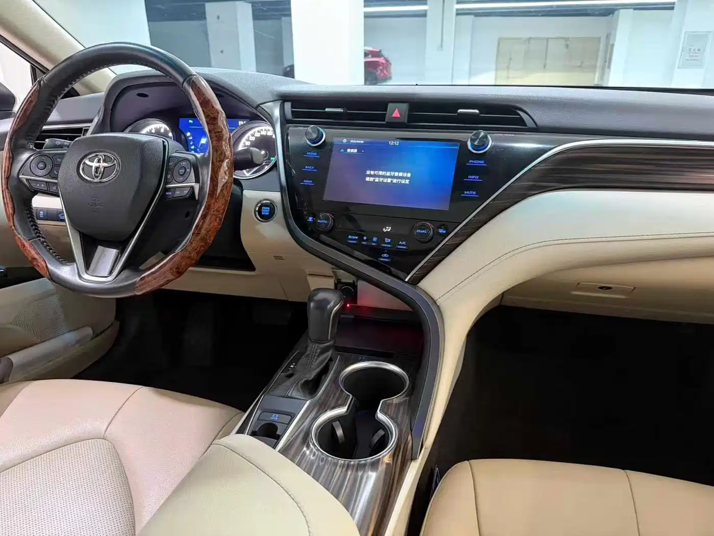 Фото 6 - Toyota Camry