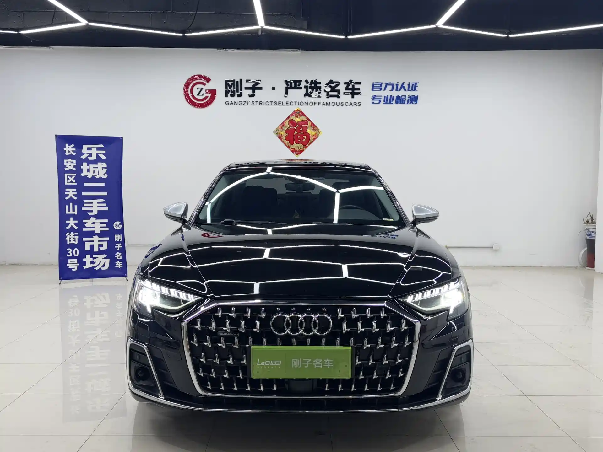 Фото 2 - Audi A8
