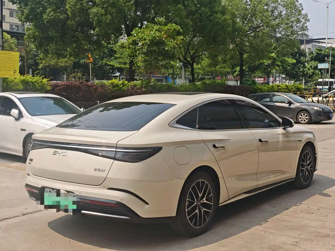 BYD Seal 07 DM-i 2025 Model DM-i 1.5L 125km Luxury фото 7