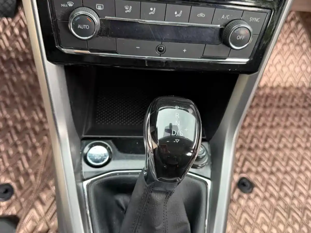 Volkswagen T-Cross 2019 280TSI DSG Luxury Edition фото 9