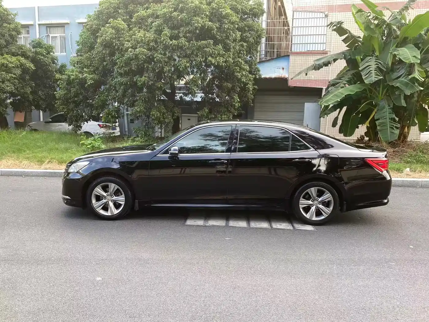 Photo 4 - Toyota Crown