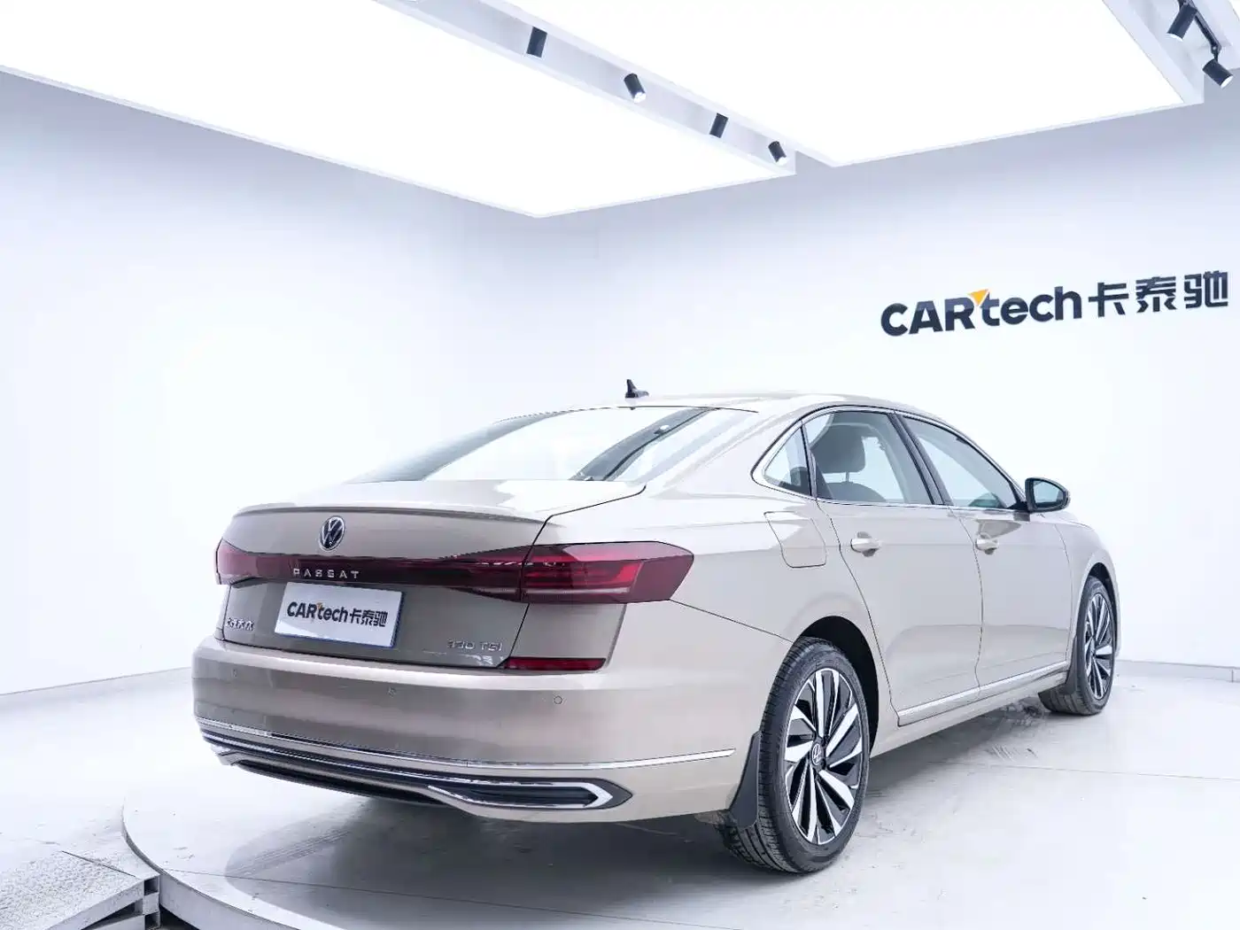Volkswagen Passat 2022 330TSI Starlight Elite Edition фото 19