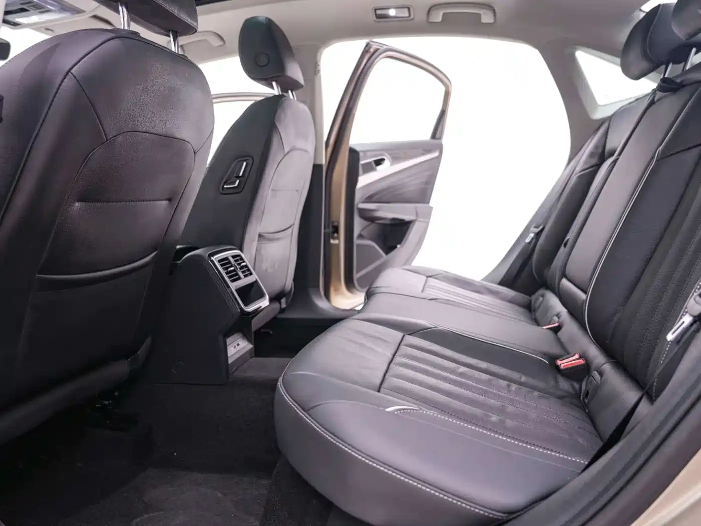 Volkswagen Passat 2022 330TSI Starlight Elite Edition фото 23