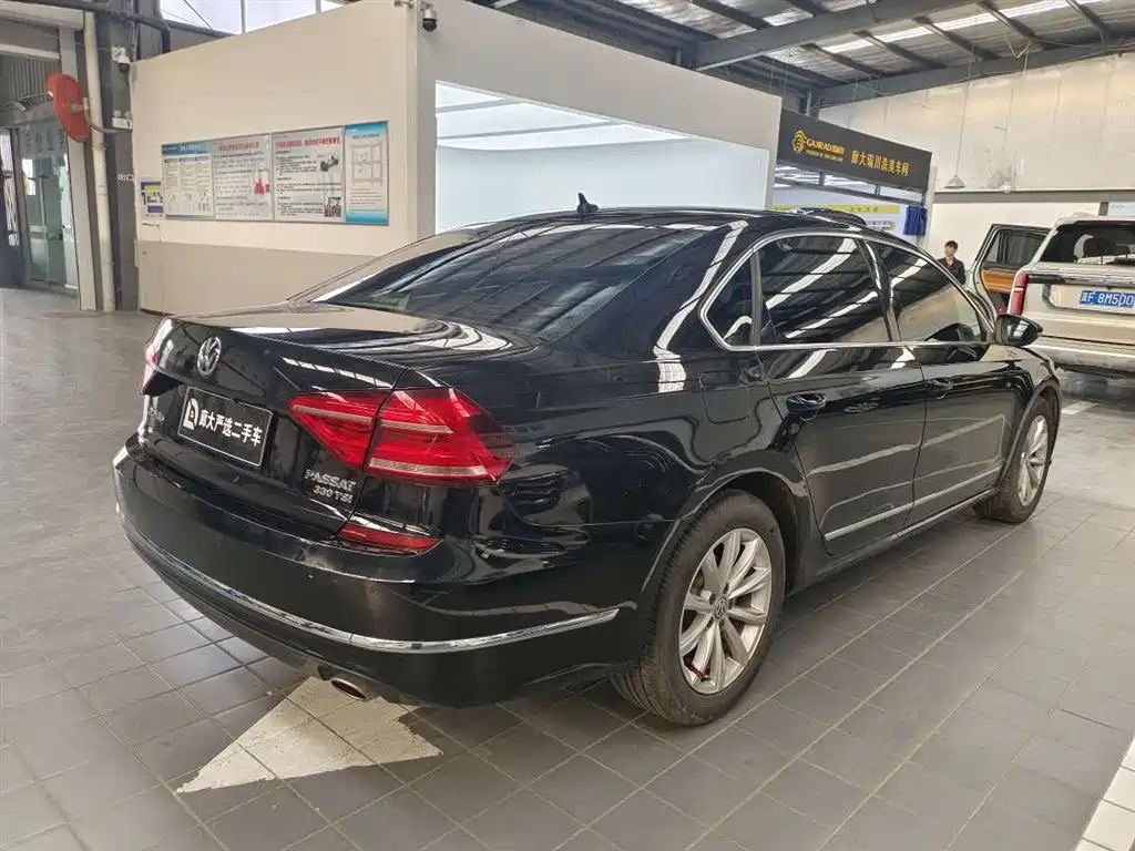 Volkswagen Passat 2017 330TSI DSG Prestige фото 7