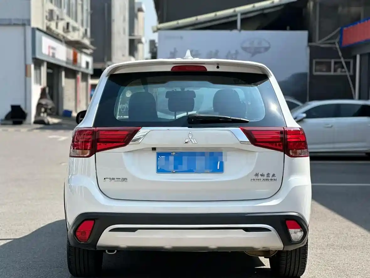 MITSUBISHI OUTLANDER