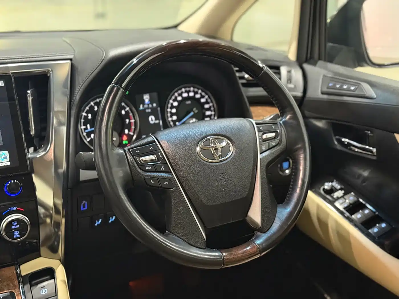Toyota Alphard 2015 3.5L Premium Edition фото 15