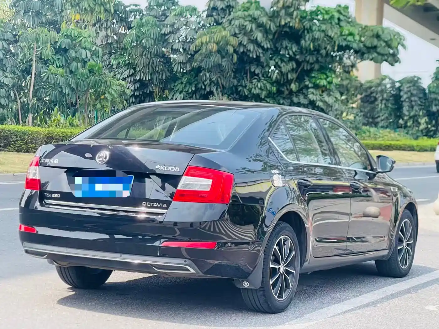 Škoda Octavia 2016 TSI280 DSG Smart Edition фото 6