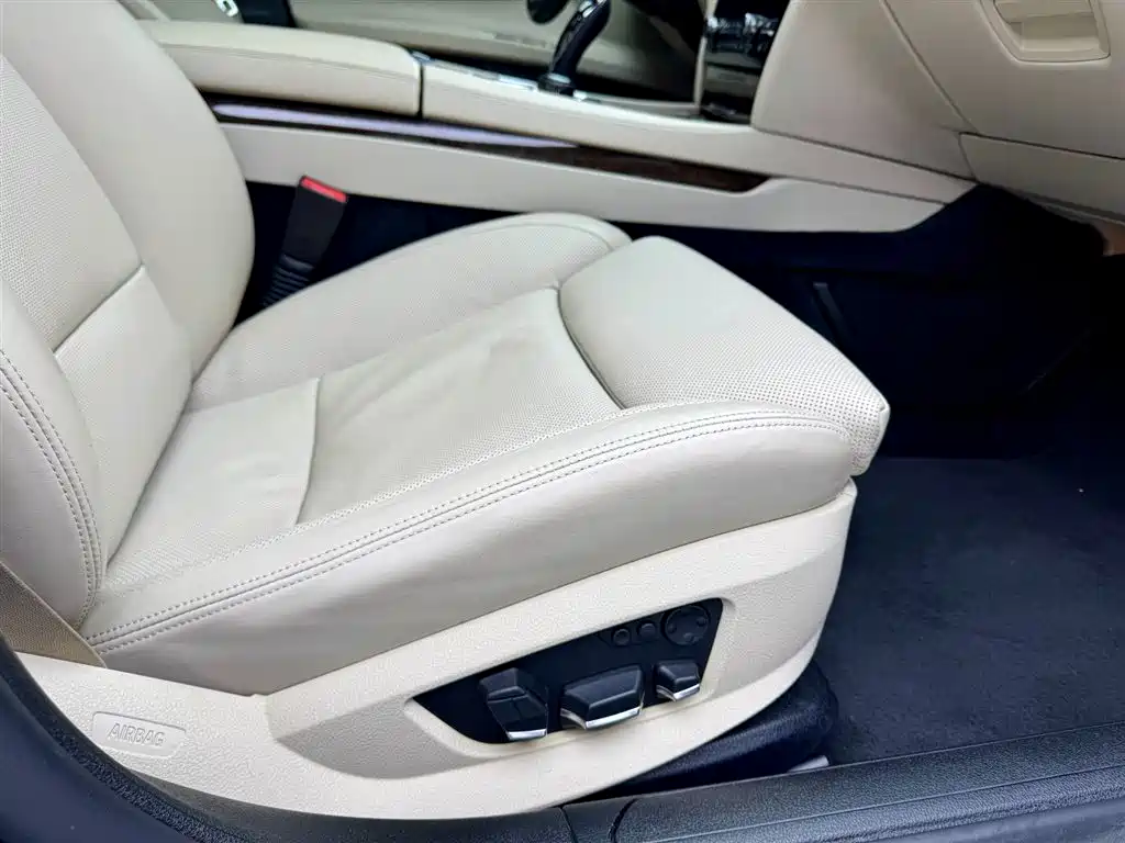 BMW 7 Series 2010 760Li фото 21