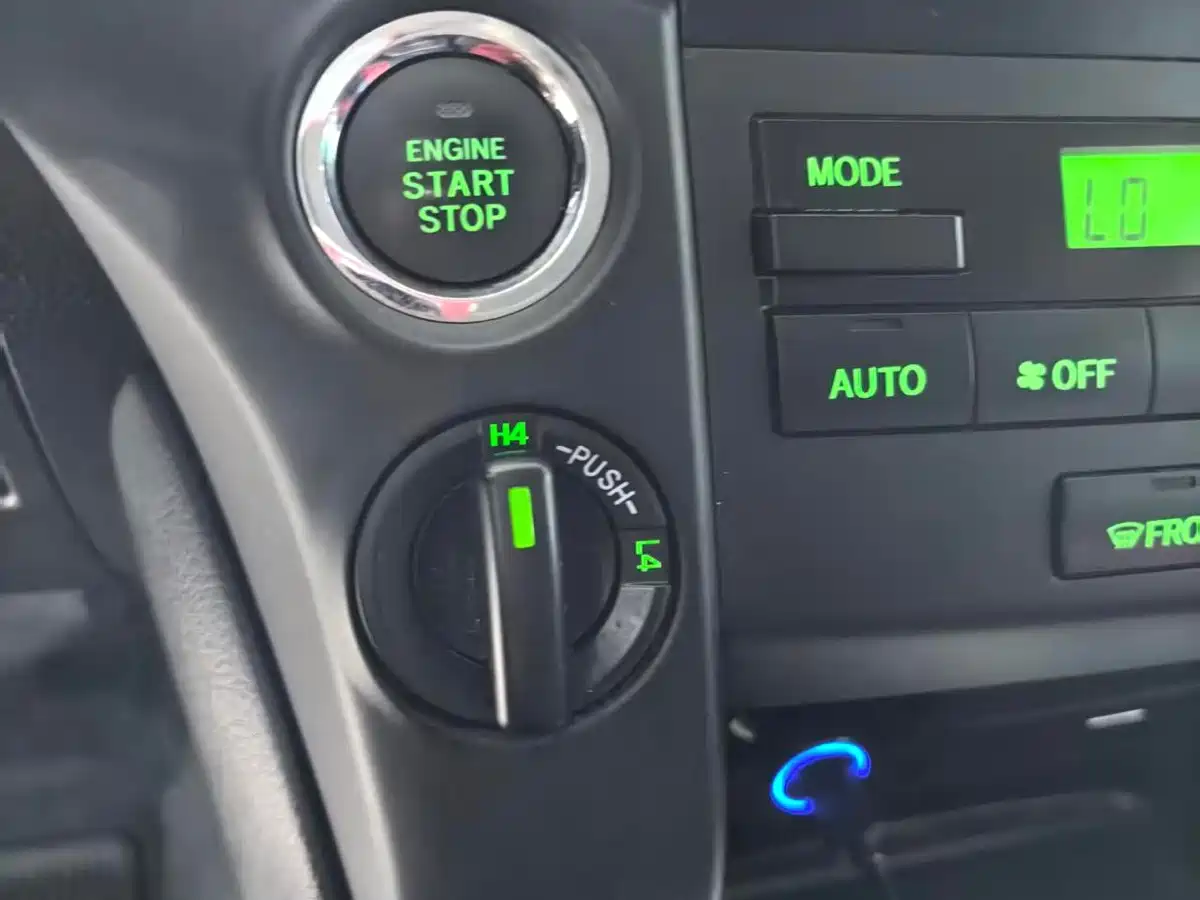 Toyota Land Cruiser (Import) 2015