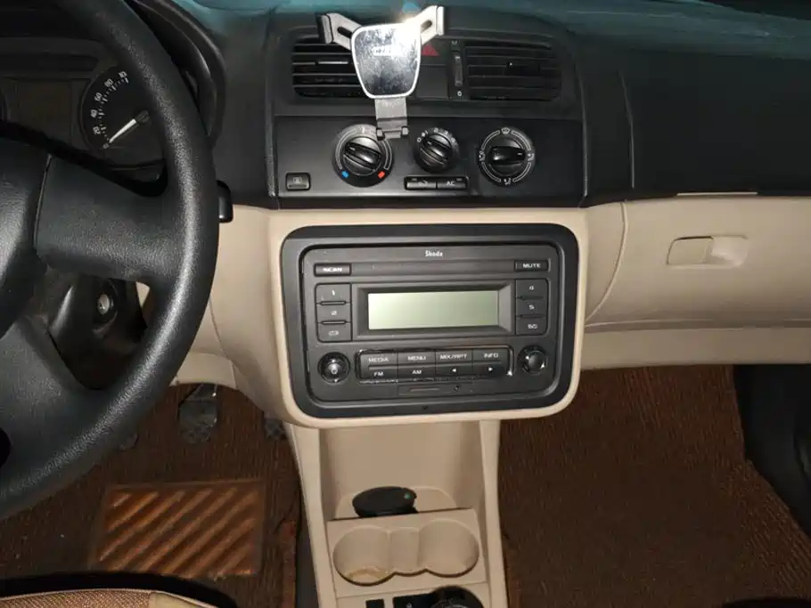 Škoda Fabia 2012 2012 1.4L Manual Crystal Edition