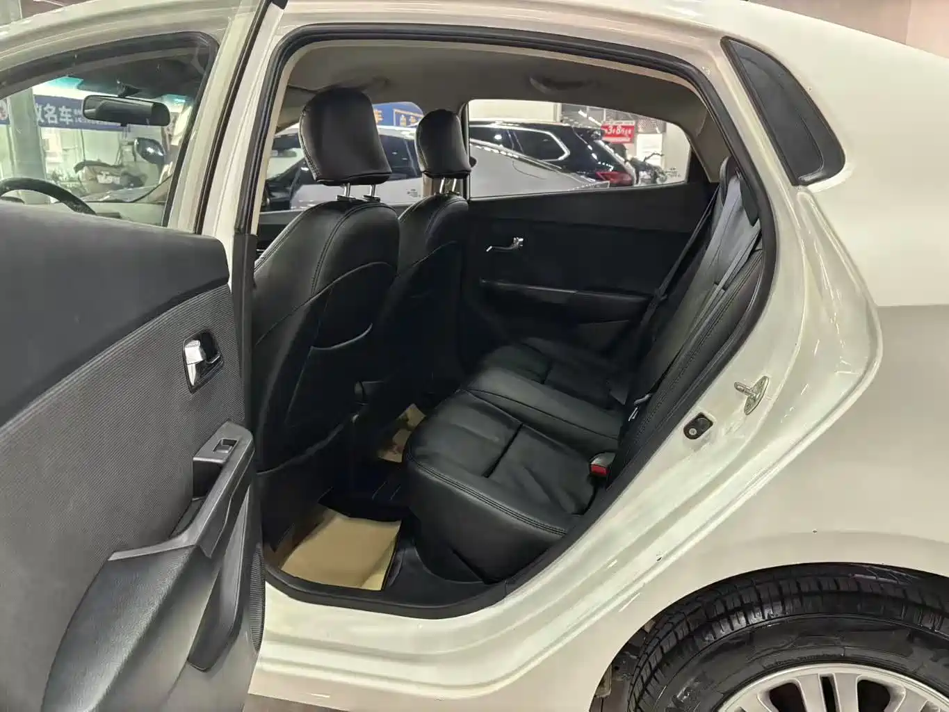 Kia K2 2012 2012 Sedan 1.4L AT GLS Commemorative Edition