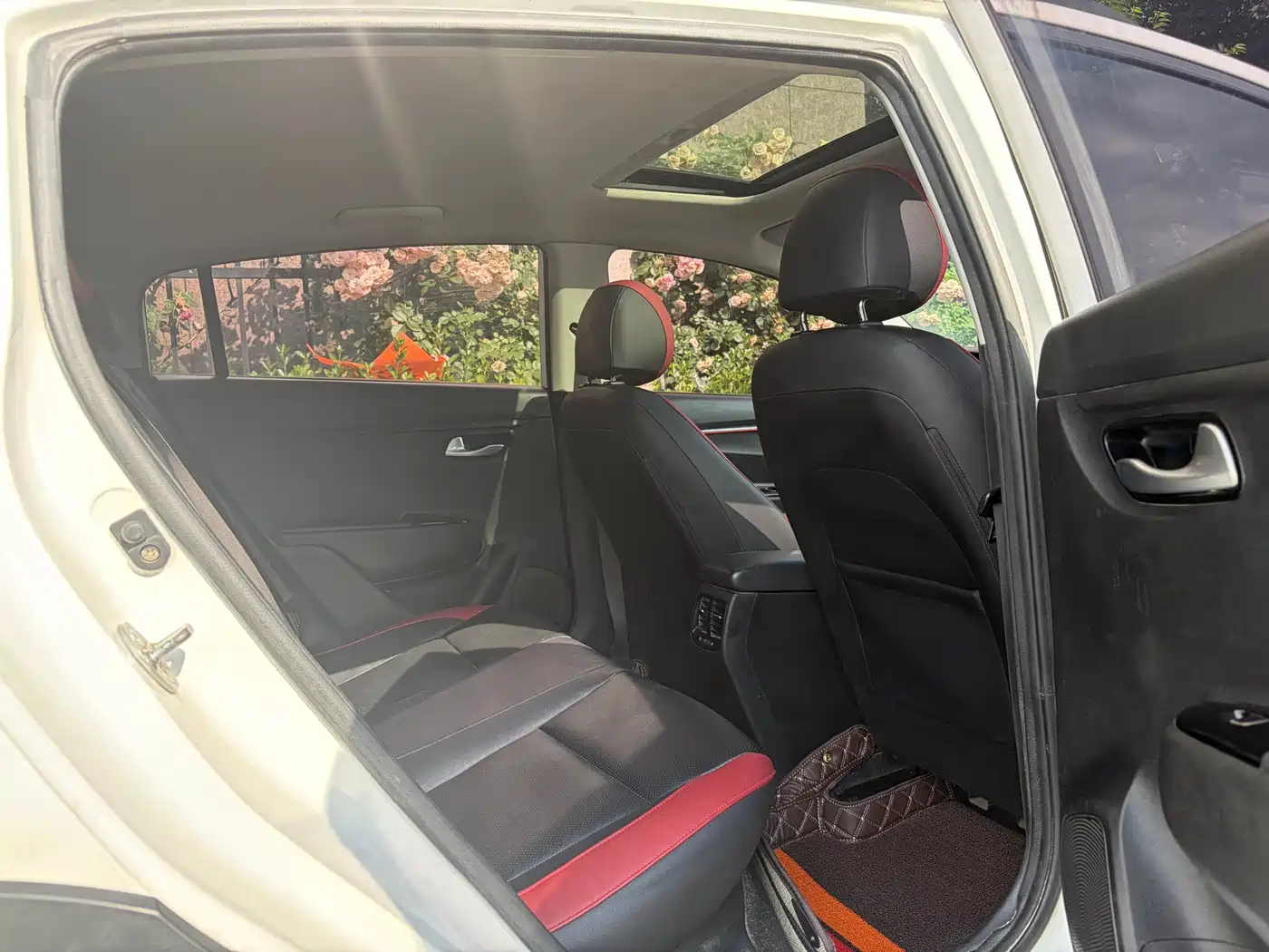 KIA KX CROSS
