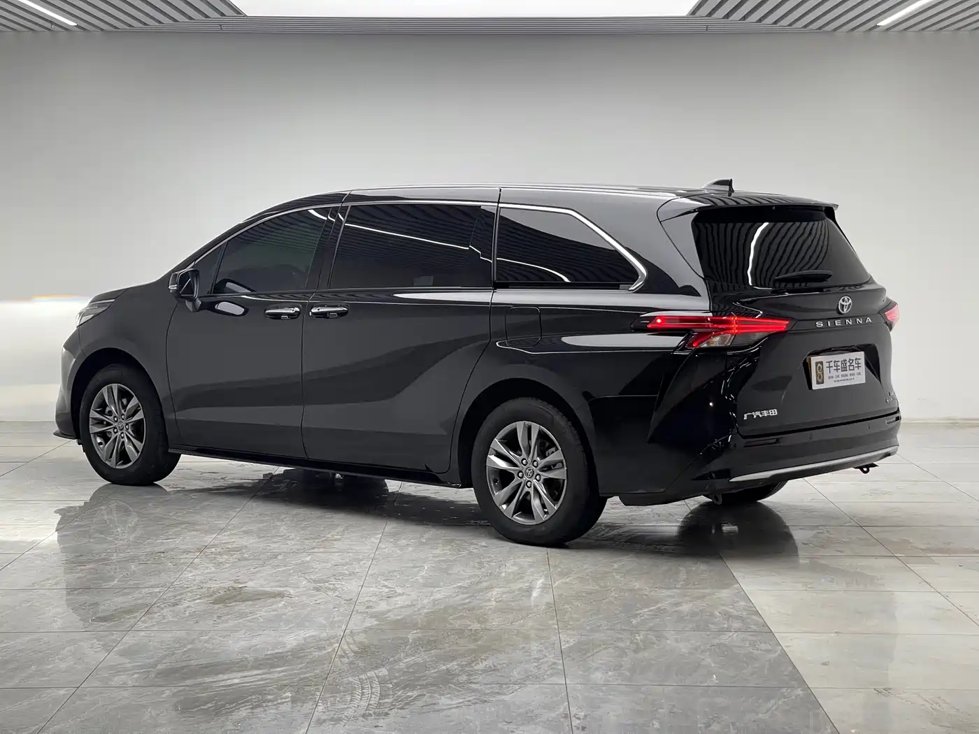 Toyota Sienna 2025 2026 2.5L Hybrid AWD Premium Edition
