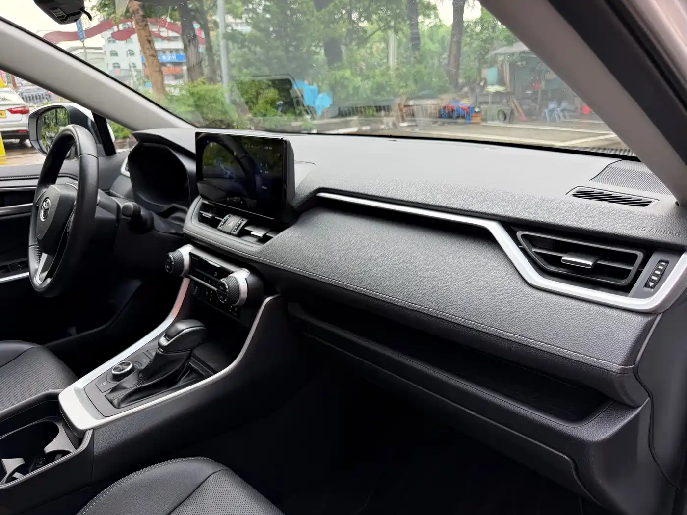 Toyota Wildlander 2023 Hybrid 2.5L E-CVT AWD Premium Edition фото 24