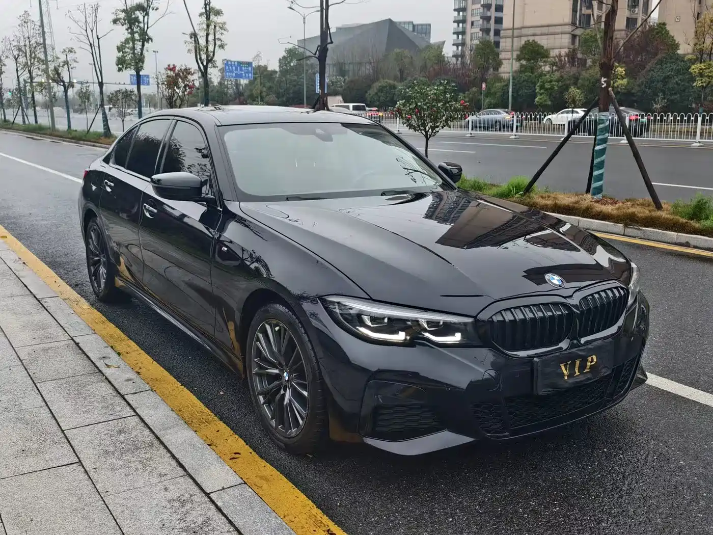 BMW 3 Series 2022 325i M Sport Shadow Edition фото 3