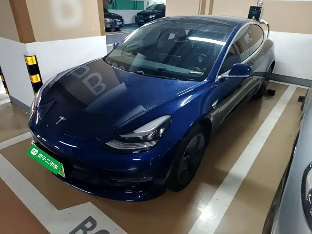 Фото 2 - Tesla Model 3