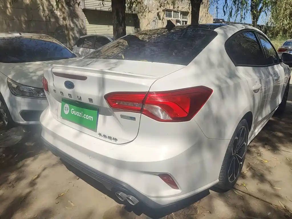 Фото 8 - Ford Focus