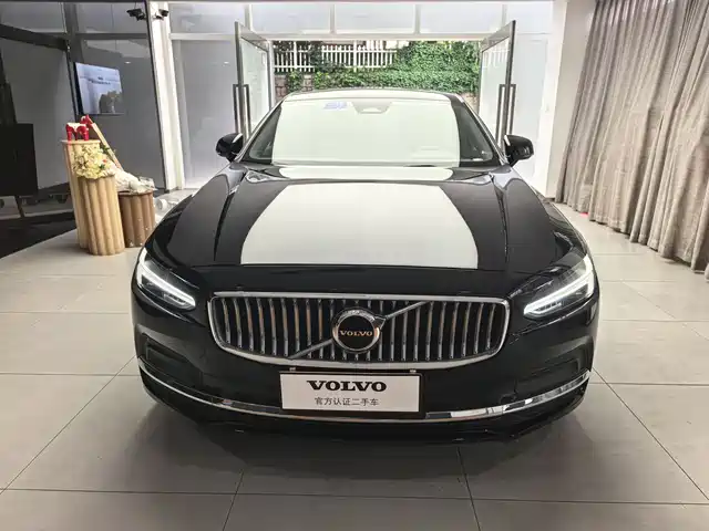 Volvo S90 2025 B5 Zhiyuan Luxury Edition — фото 2