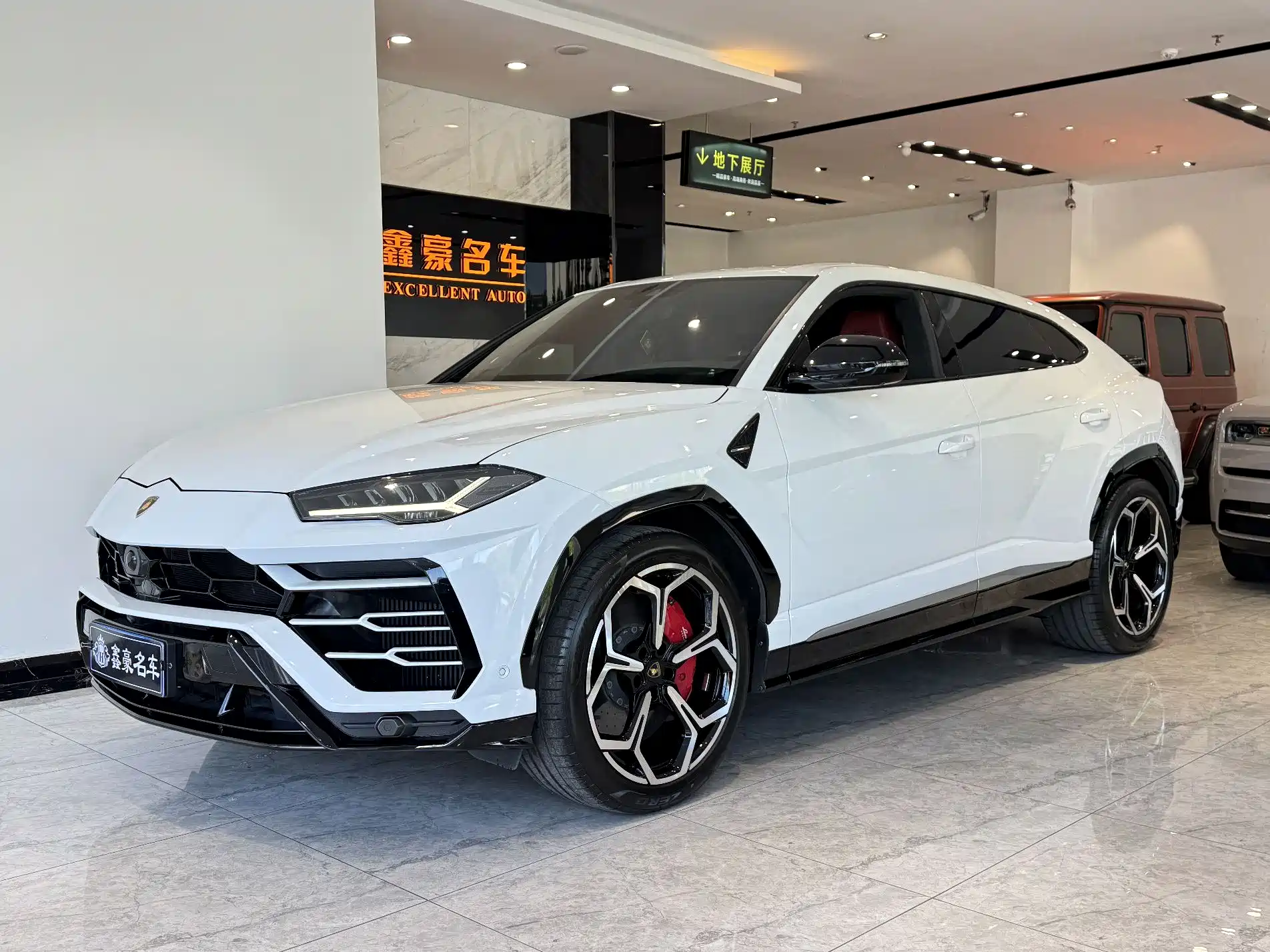 Фото 1 - Lamborghini Urus