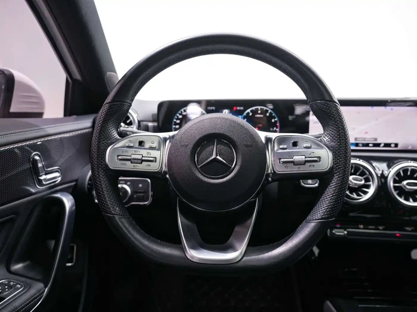 Mercedes-Benz A-Class 2021 A 200 L Sport Sedan Fashion Edition фото 18