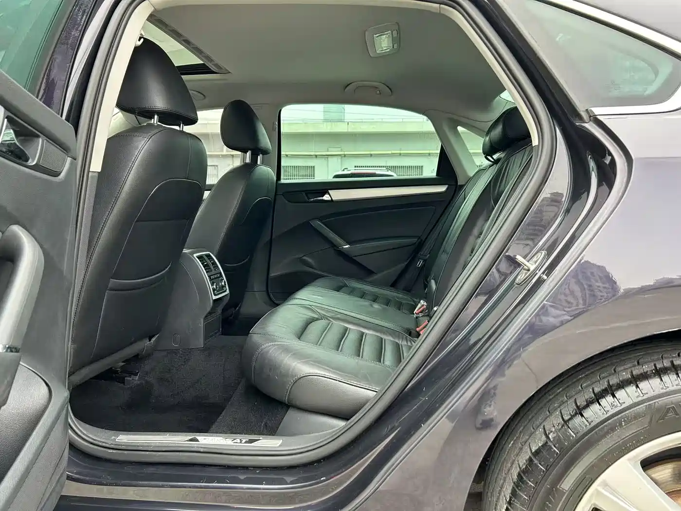 Volkswagen Passat 2014 1.8TSI DSG Executive Edition фото 6