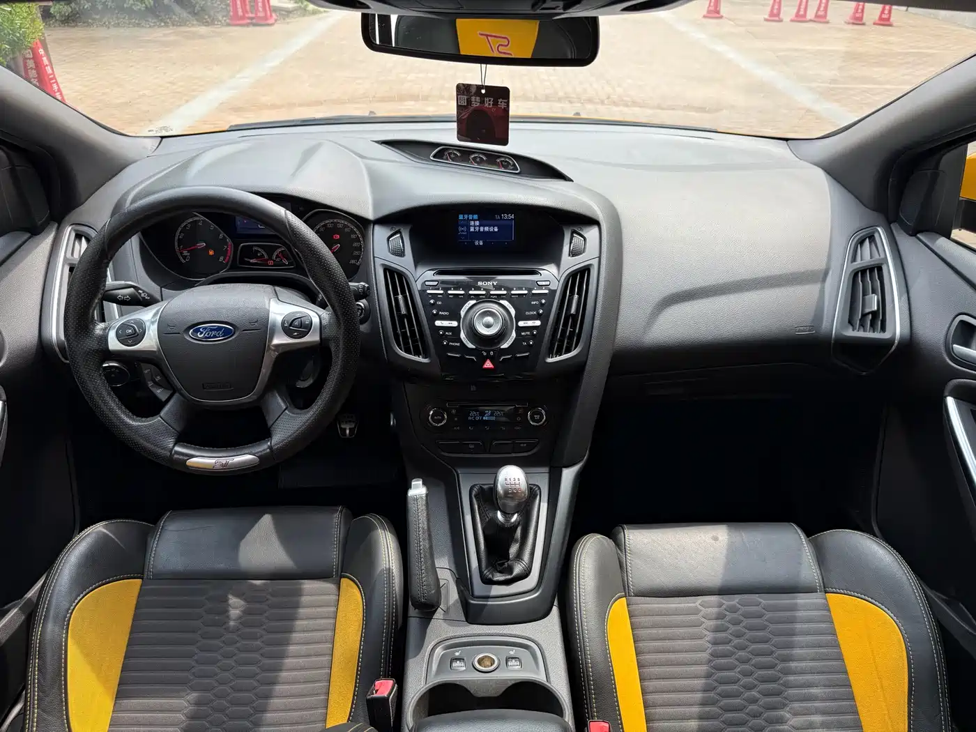 Ford Focus (Import) 2014 2013 2.0T ST Orange Edition