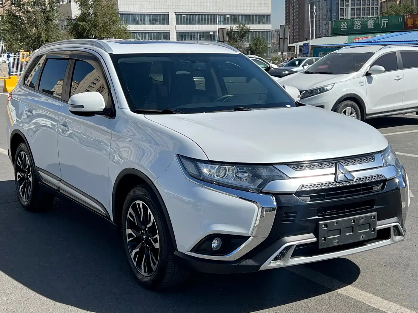 MITSUBISHI OUTLANDER