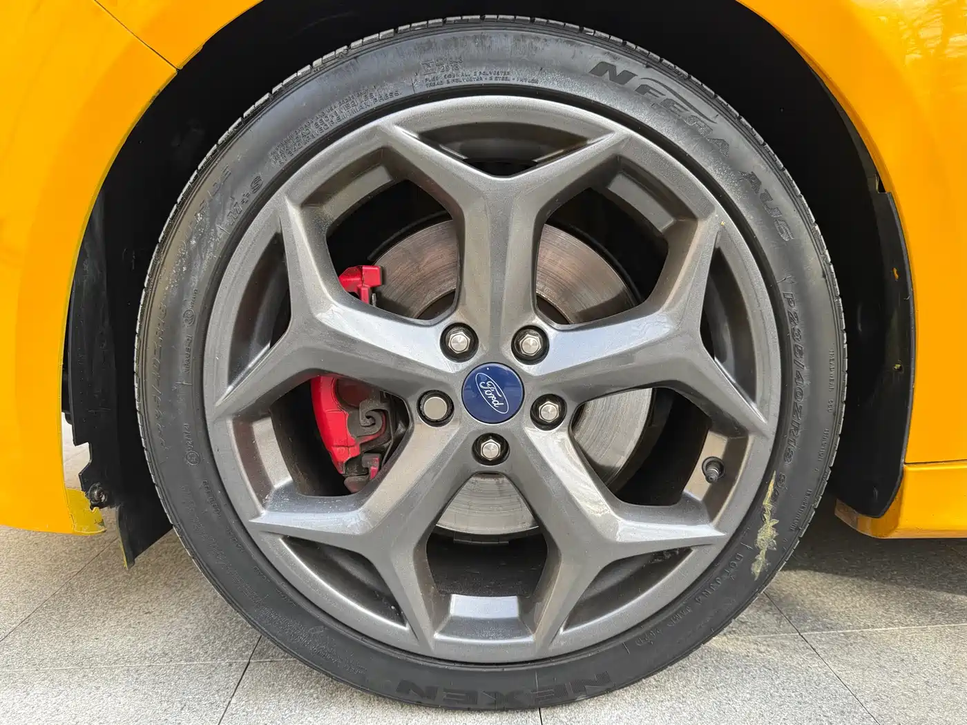 Ford Focus (Import) 2016 2015 2.0T ST Orange Edition