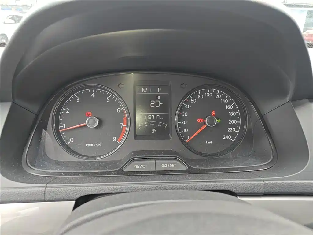 Volkswagen Lavida 2013 Facelift Classic 1.6L Automatic Trend фото 9