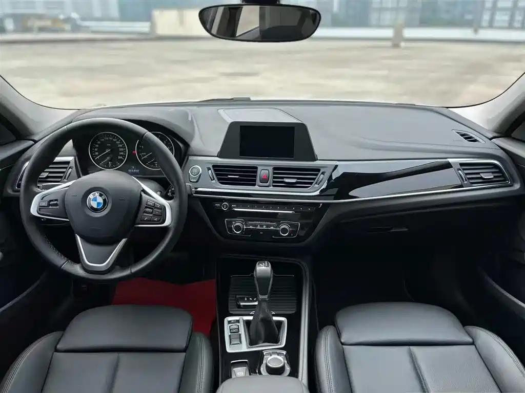 BMW 1 Series 2017 118i Sport фото 8