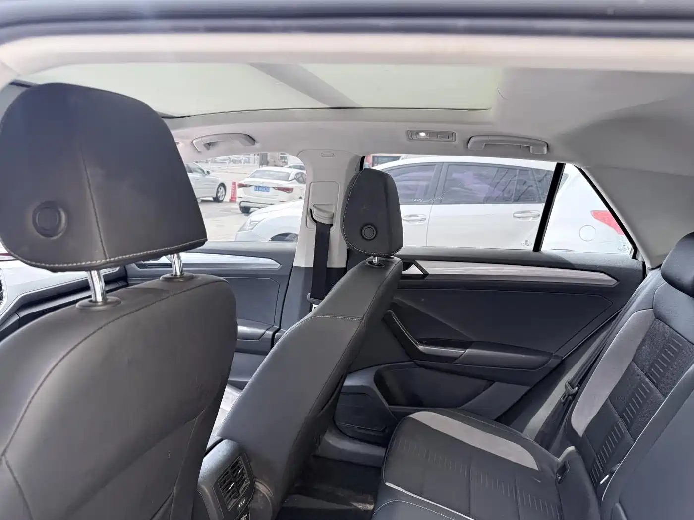 Volkswagen T-ROC 2022 280TSI DSG 2WD Elite PLUS фото 12