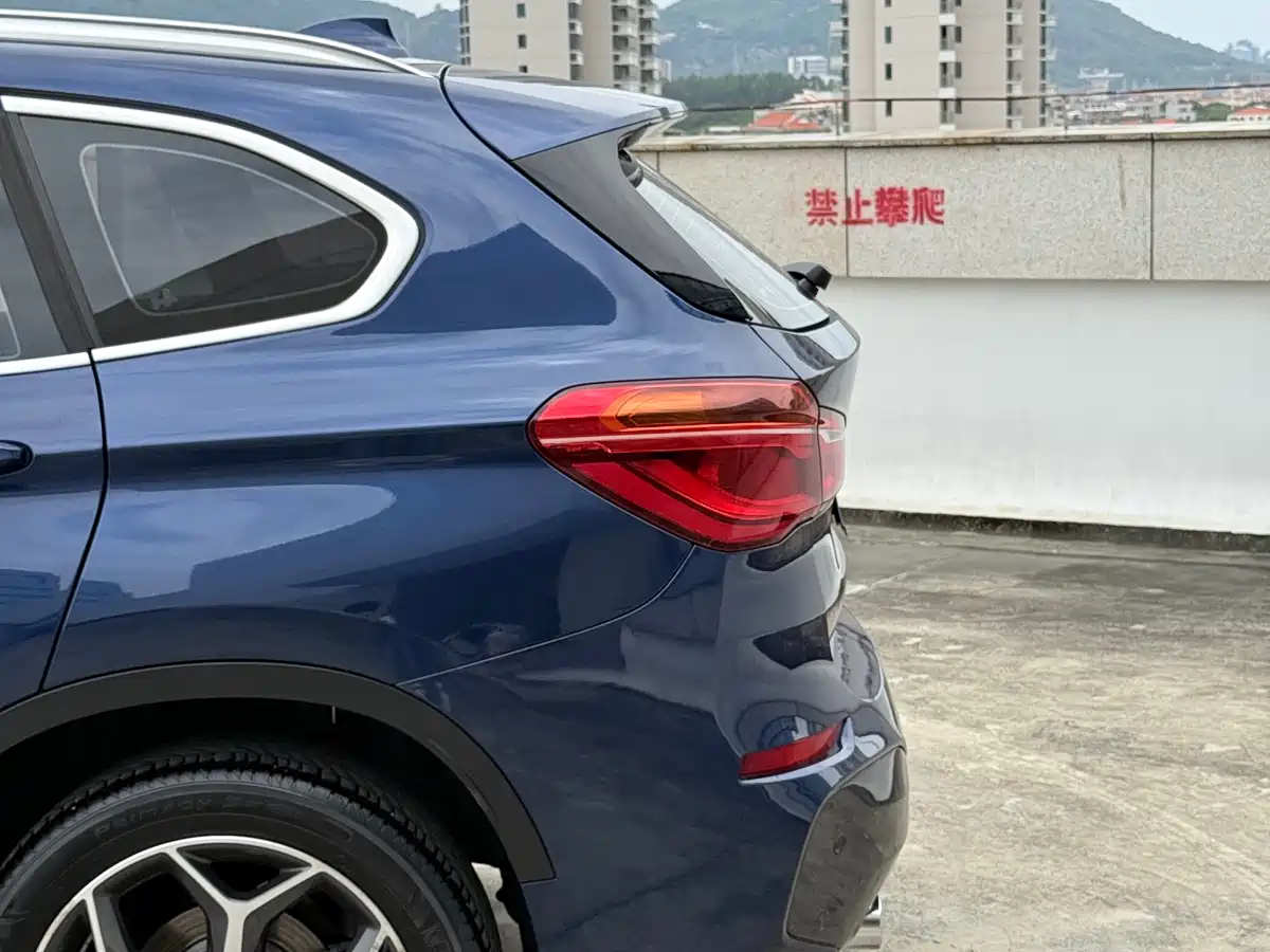 BMW X1 2018 sDrive18Li Premium Model фото 9