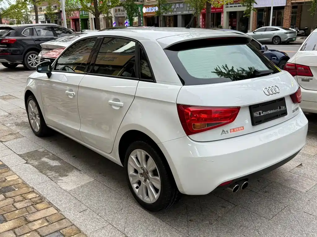 Audi A1 2015 2014 30 TFSI Sportback Fashion