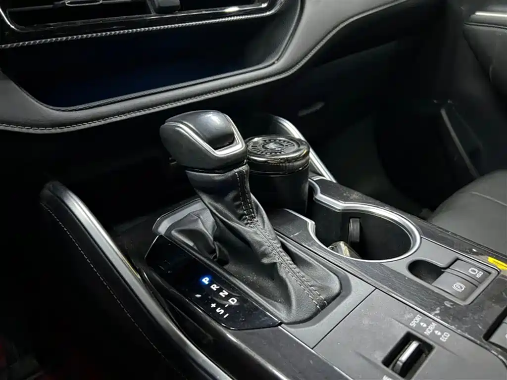 Toyota Crown Kluger 2023 2.5L HEV AWD Premium Edition фото 15