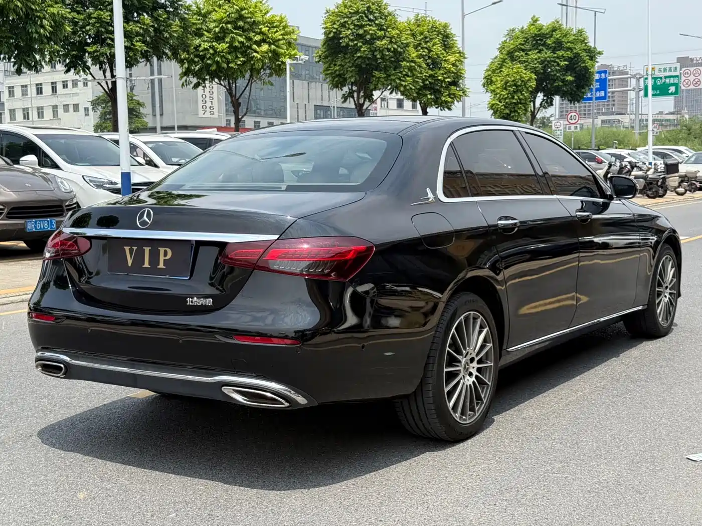 Фото 9 - Mercedes-Benz E-Class