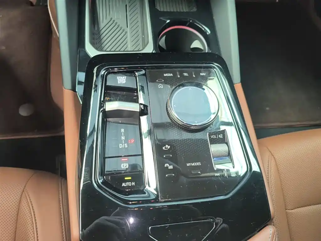 BMW 5 Series 2024 530Li Leading M Sport Package фото 14